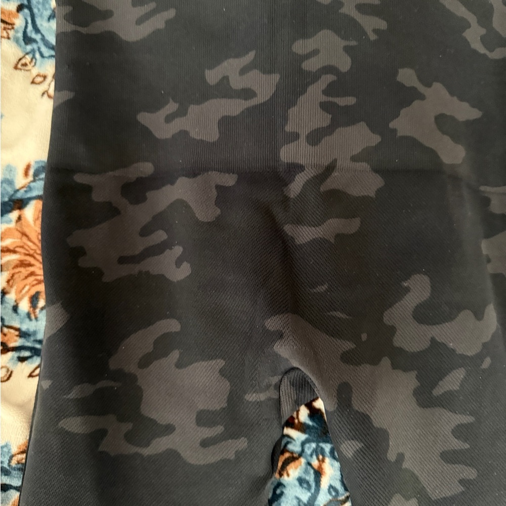 Spanx Camo Leggings- Size S NWT
